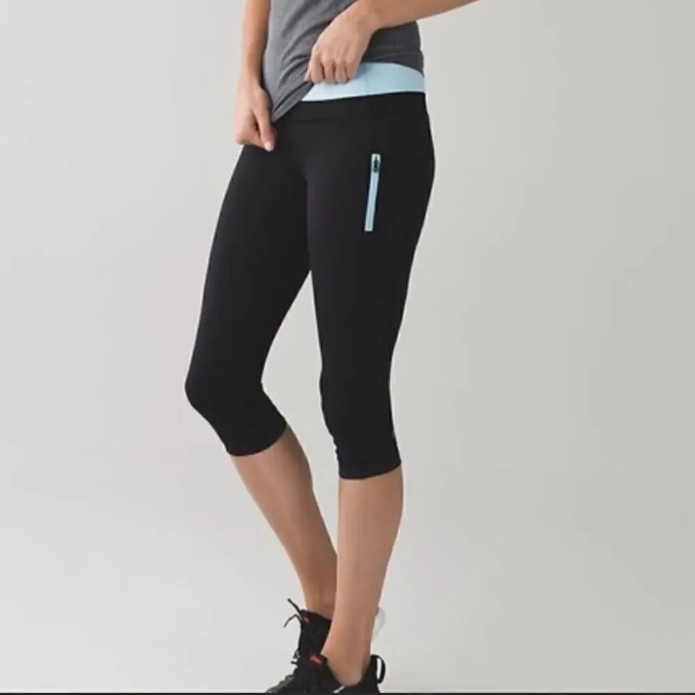 Lululemon Passion Crop III Black Flashback Static Caspian Jeweled Magenta - 4